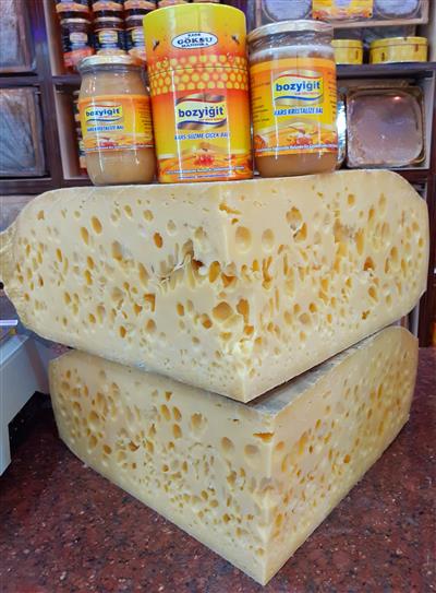 GÖKSUBEY GURME GRAVYER PEYNİRİ BOĞATEPE 500 GR ( MAYIS ESKİSİ)