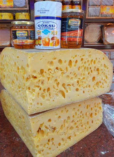 GÖKSUBEY GURME GRAVYER PEYNİRİ BOĞATEPE 1 KG( MAYIS ESKİSİ)